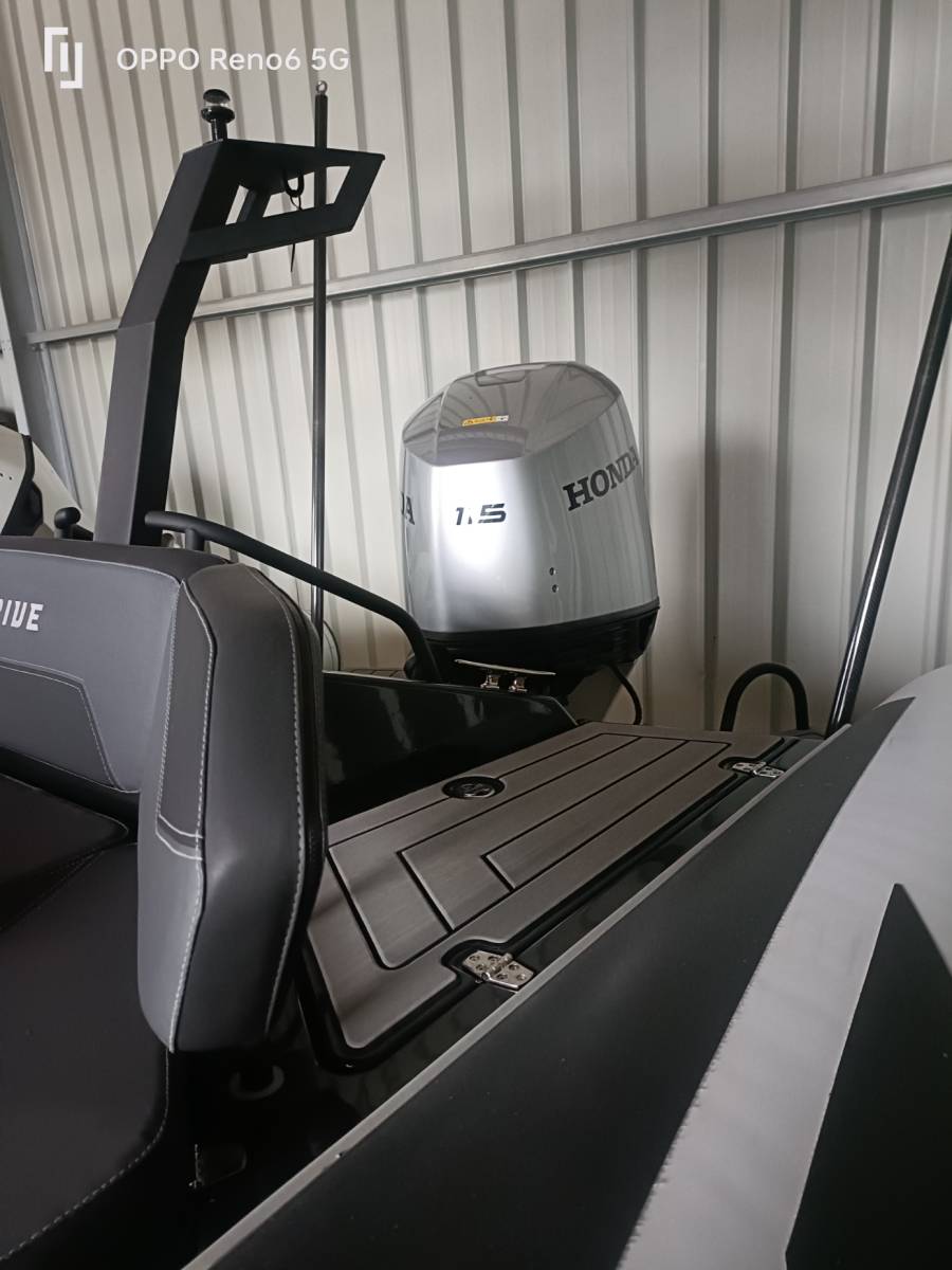 Stocker un bateau sans permis dans le port à Hyères-les-Palmiers 83400