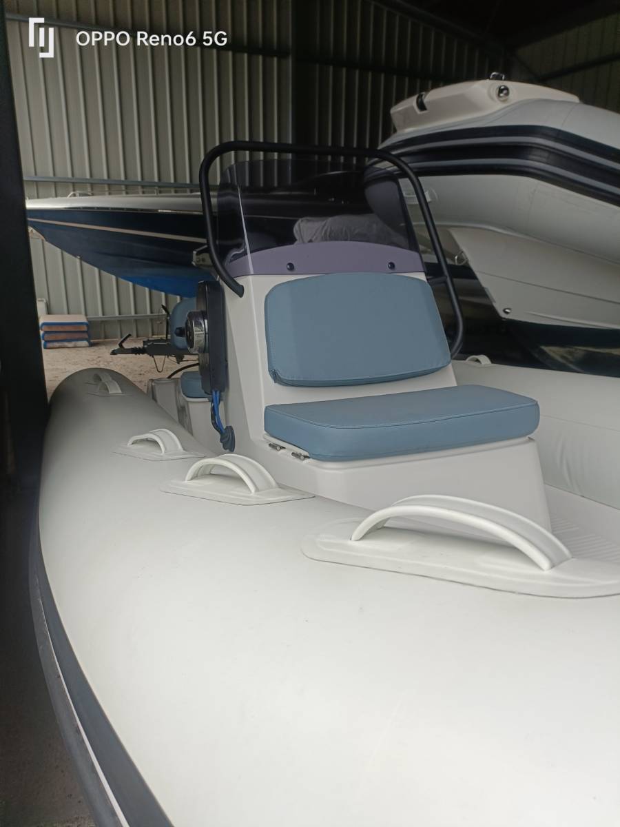 Acheter un bateau à moteur d'occasion à Toulon dans le Var